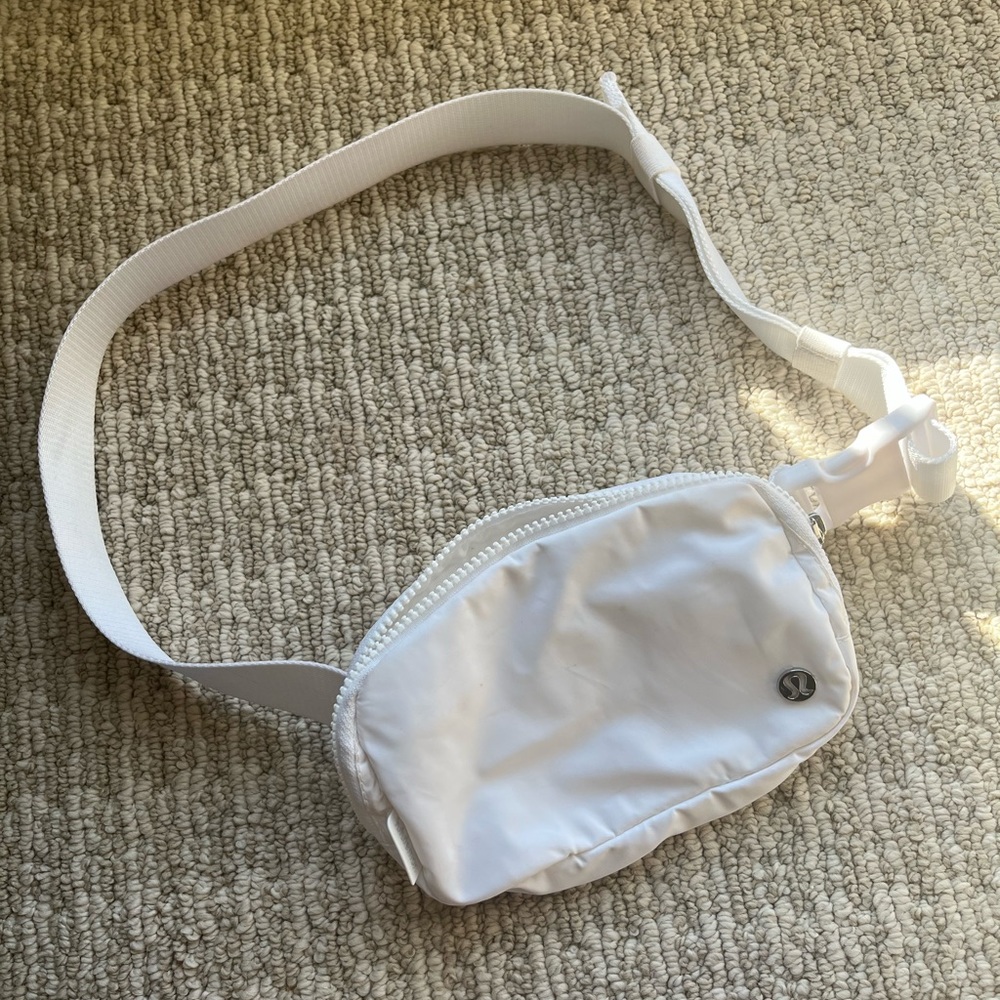 white lululemon belt bag